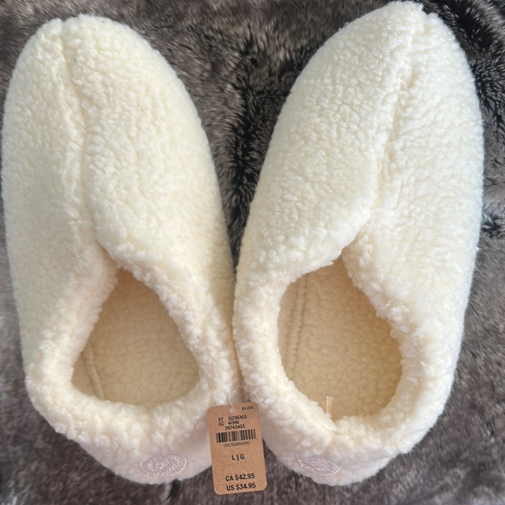 NWT VS PINK Cream Fluffy Slippers Size L